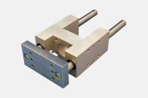 Guide unit with front plate in steel Guide unit with front plate in steel